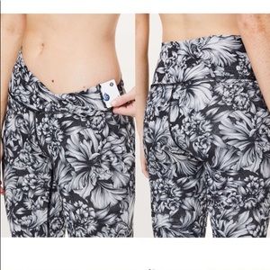 Lululemon Wunder Under Crop HR Full-On Luxtreme 21" Night Garden Ice Grey Black